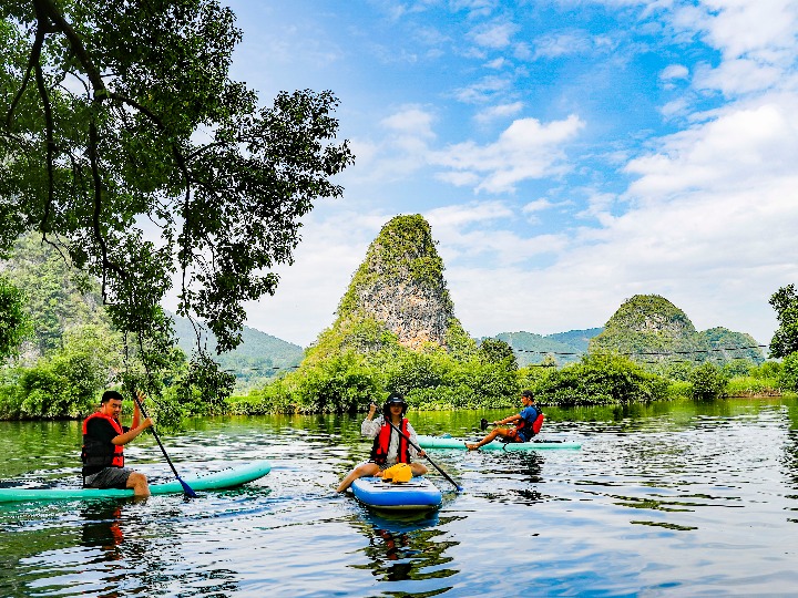 追光丨房車(chē)、帳篷、太空艙&hellip;&hellip;你想要的露營(yíng)裝備這里都有