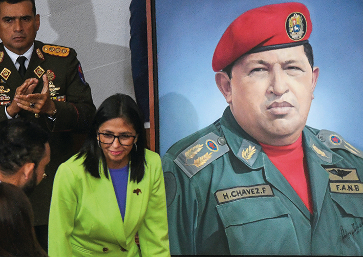 2026年1月15日，在委内瑞拉首都加拉加斯，委内瑞拉代总统德尔西·罗德里格斯到达会场准备发表国情咨文 新华社发（马科斯·萨尔加多摄）