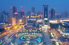 成都84市民走進(jìn)工地 零距離體驗(yàn)保障房修建