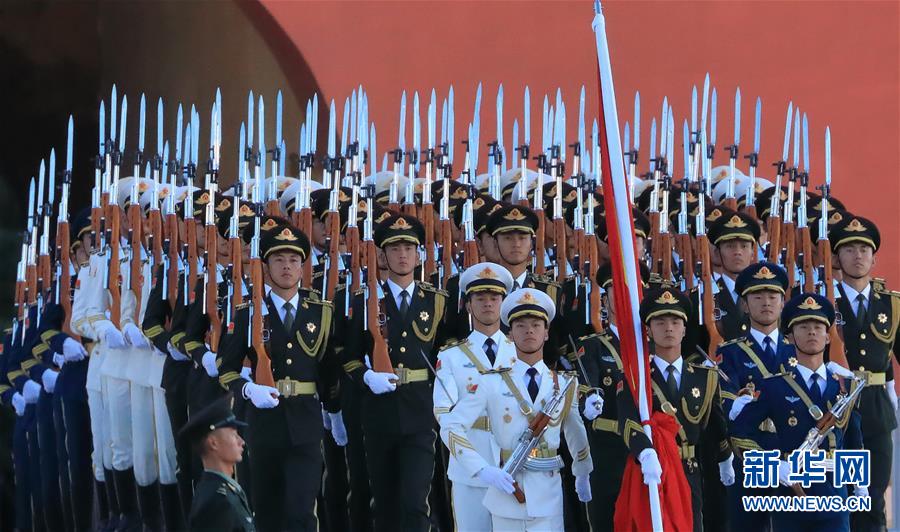 （在習(xí)近平強(qiáng)軍思想指引下·我們在戰(zhàn)位報(bào)告·圖文互動）（1）護(hù)衛(wèi)國旗　重于生命——中國人民解放軍儀仗大隊(duì)國旗護(hù)衛(wèi)隊(duì)執(zhí)行國旗升降任務(wù)記事