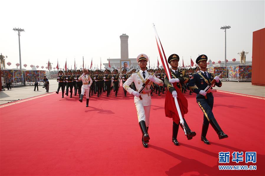 （在習(xí)近平強(qiáng)軍思想指引下·我們在戰(zhàn)位報(bào)告·圖文互動）（2）護(hù)衛(wèi)國旗　重于生命——中國人民解放軍儀仗大隊(duì)國旗護(hù)衛(wèi)隊(duì)執(zhí)行國旗升降任務(wù)記事