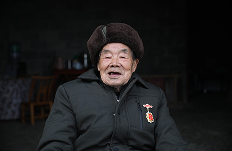 “死守陣地，決不能后退一寸”——記抗美援朝老兵黃忠茂