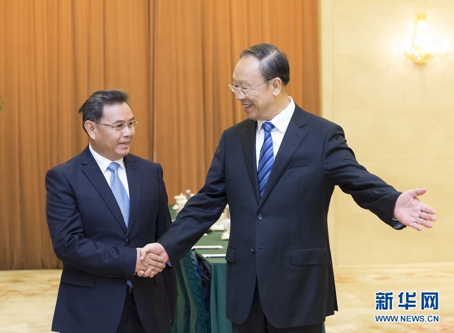 10月12日，中共中央書記處書記、全國政協副主席杜青林在北京會見來華訪問并出席“2016中國共產黨與世界對話會”的老撾人革黨中央政治局委員、建國陣線中央主席賽頌蓬·豐威漢率領的老撾人革黨代表團?！⌒氯A社記者丁海濤攝