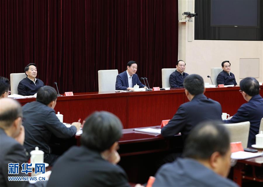  2月17日，在習(xí)近平總書記主持召開黨的新聞輿論工作座談會(huì)并發(fā)表重要講話一周年之際，中宣部在北京召開2017年新聞戰(zhàn)線“新春走基層”活動(dòng)座談會(huì)。中共中央政治局委員、中央書記處書記、中宣部部長劉奇葆出席會(huì)議并講話。新華社記者 王曄 攝
