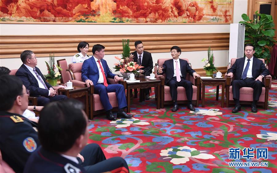 5月8日，中共中央政治局委員、中央政法委書記孟建柱在北京中南海會見蒙古國法律內務部部長賓巴朝格特。 新華社記者 張鐸 攝