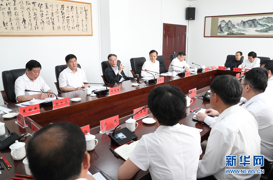 6月20日至22日，中共中央政治局常委、中央紀(jì)委書記王岐山在貴州省檢查紀(jì)檢監(jiān)察工作。這是6月21日，王岐山在修文縣委紀(jì)委座談會上講話。新華社記者 王曄 攝