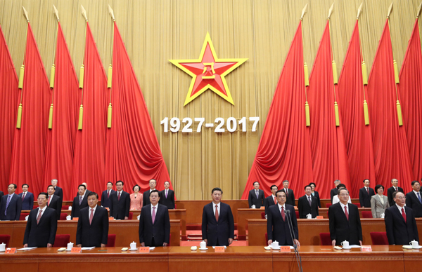 8月1日，慶祝中國人民解放軍建軍90周年大會在北京人民大會堂隆重舉行。中共中央總書記、國家主席、中央軍委主席習(xí)近平和李克強(qiáng)、張德江、俞正聲、劉云山、王岐山、張高麗等出席大會。新華社記者 鞠鵬 攝