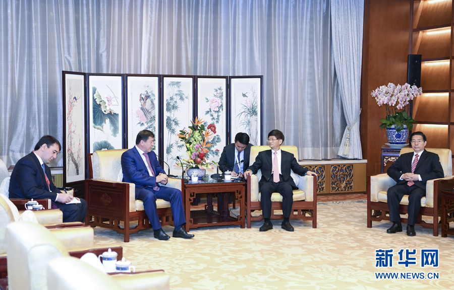 9月26日，中共中央政治局委員、中央政法委書記孟建柱在北京會見來華出席國際刑警組織第86屆全體大會的塔吉克斯坦內務部長拉希姆佐達。國務委員、公安部部長郭聲琨參加有關會見。新華社記者 張領 攝