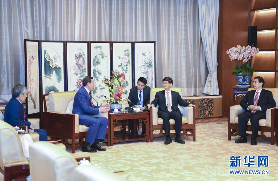 9月26日，中共中央政治局委員、中央政法委書記孟建柱在北京會見來華出席國際刑警組織第86屆全體大會的哈薩克斯坦內務部長卡西莫夫。國務委員、公安部部長郭聲琨參加有關會見。新華社記者 張領 攝