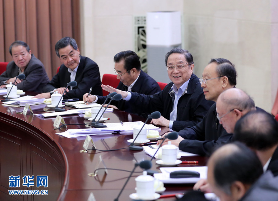 11月16日，全國(guó)政協(xié)在北京召開(kāi)第75次雙周協(xié)商座談會(huì)，圍繞“推進(jìn)糧食定價(jià)機(jī)制、補(bǔ)貼政策和收儲(chǔ)制度改革”建言獻(xiàn)策。全國(guó)政協(xié)主席俞正聲主持會(huì)議并講話(huà)。新華社記者 鞠鵬 攝