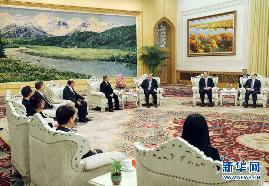 12月11日，全國(guó)政協(xié)主席俞正聲在北京人民大會(huì)堂會(huì)見(jiàn)新黨主席郁慕明率領(lǐng)的新黨大陸訪(fǎng)問(wèn)團(tuán)。 新華社記者 劉衛(wèi)兵 攝