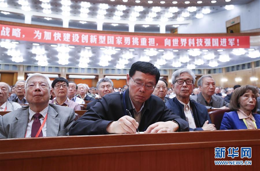 (新華全媒頭條·圖文互動(dòng))(4)向著建設(shè)世界科技強(qiáng)國的偉大目標(biāo)奮勇前進(jìn)!——習(xí)近平總書記在兩院院士大會(huì)上的重要講話引起熱烈反響之一