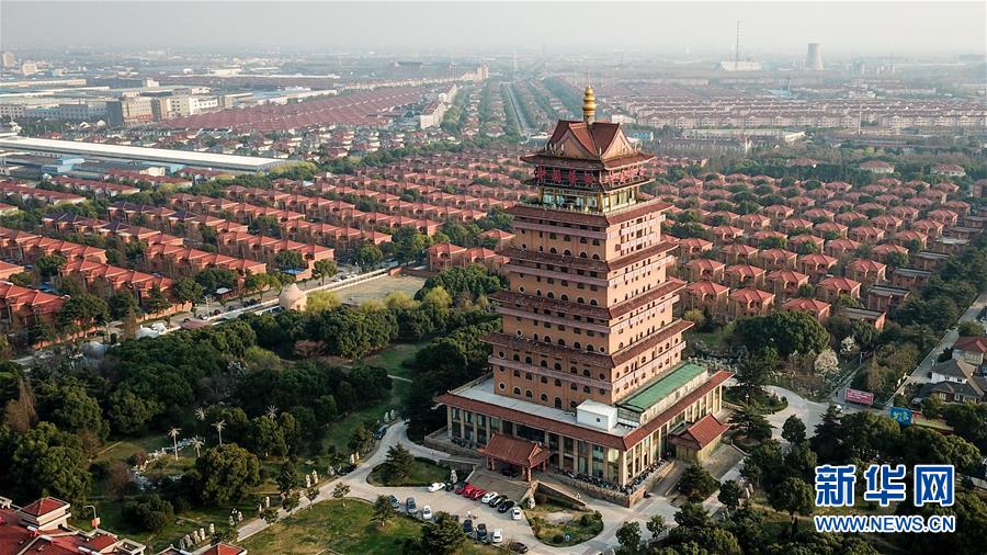 （慶祝改革開(kāi)放40周年基層行&middot;村莊篇&middot;圖文互動(dòng)）（2）&ldquo;第一村&rdquo;華西：住房、樓宇刻畫發(fā)展&ldquo;年輪&rdquo;