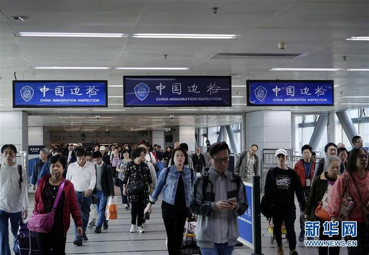（圖文互動）（4）四十年、一扇窗——兩地值守者眼中的羅湖橋