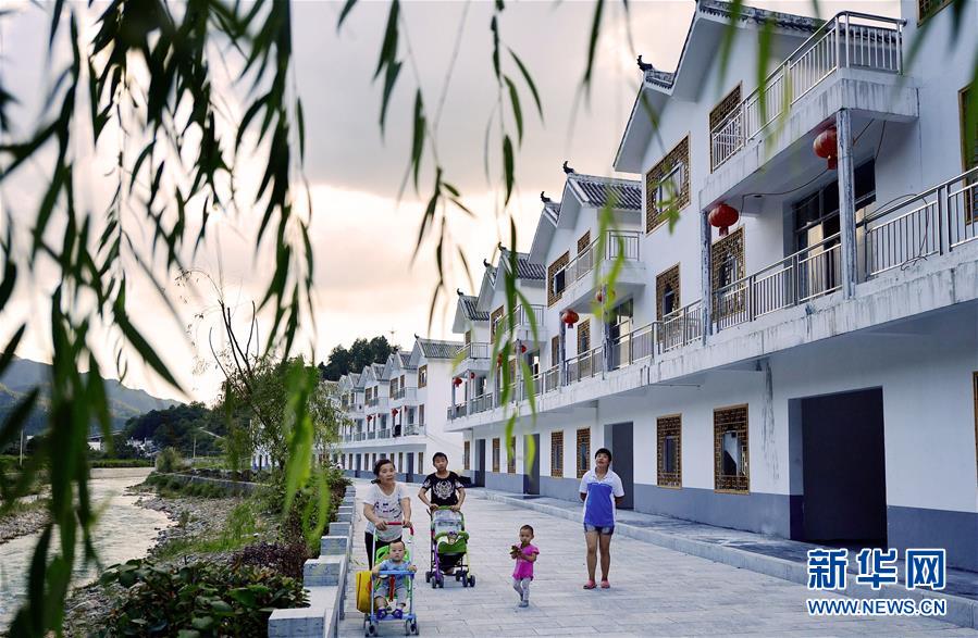 （奮進(jìn)新時代&middot;迎接兩會）（9）共享發(fā)展&mdash;&mdash;向共同富裕方向穩(wěn)步前進(jìn)