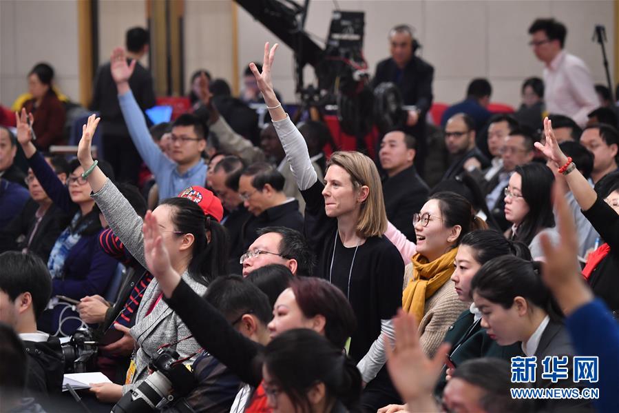 (兩會(huì))(4)農(nóng)業(yè)部部長(zhǎng)韓長(zhǎng)賦等就“實(shí)施鄉(xiāng)村振興戰(zhàn)略 推動(dòng)農(nóng)業(yè)轉(zhuǎn)型升級(jí)”答記者問(wèn)