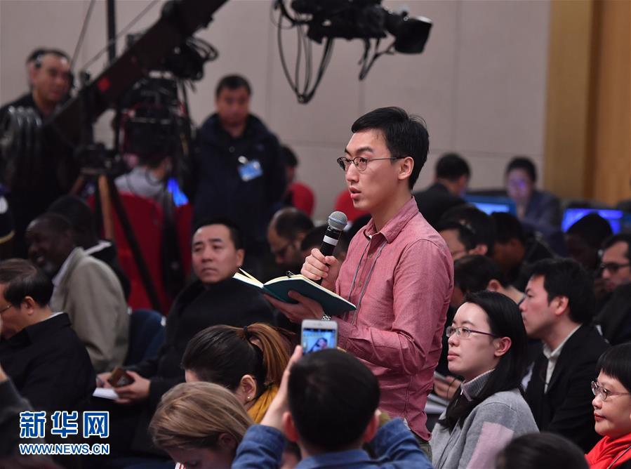 (兩會·XHDW)(3)農(nóng)業(yè)部部長韓長賦等就“實施鄉(xiāng)村振興戰(zhàn)略 推動農(nóng)業(yè)轉(zhuǎn)型升級”答記者問