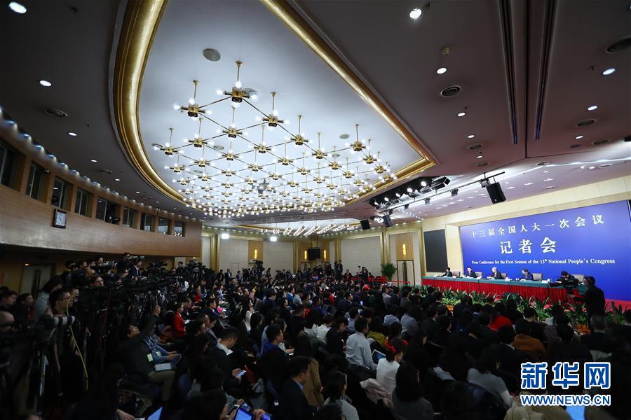 （兩會(huì)·XHDW）（5）中國人民銀行行長(zhǎng)周小川等就“金融改革與發(fā)展”答記者問