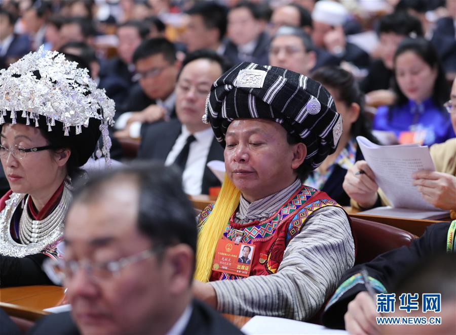 （兩會·基層代表履職故事）（2）全國人大代表龍獻(xiàn)文：幸福都是奮斗出來的!