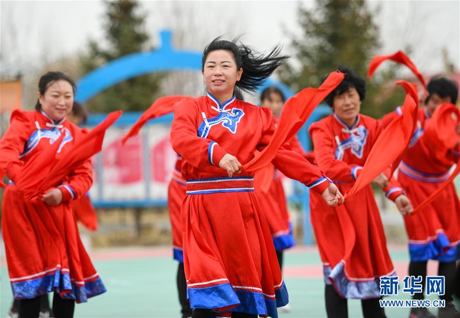 （壯麗70年·奮斗新時代·圖文互動）（1）情同一家，守望相助，共奔小康——內(nèi)蒙古興安盟巴彥敖包嘎查民族團(tuán)結(jié)見聞
