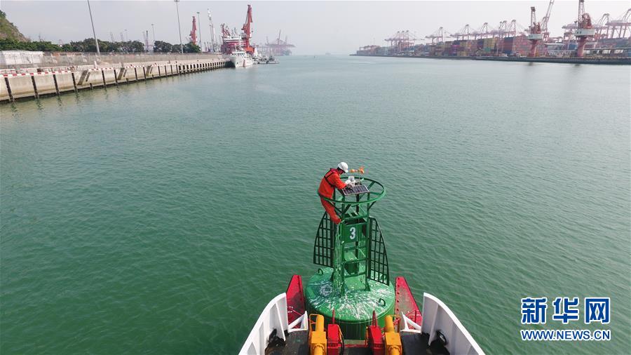 (新華全媒頭條·圖文互動(dòng))(10)守望——記舢舨洲“島主”黃燦明一門(mén)四代航標(biāo)工