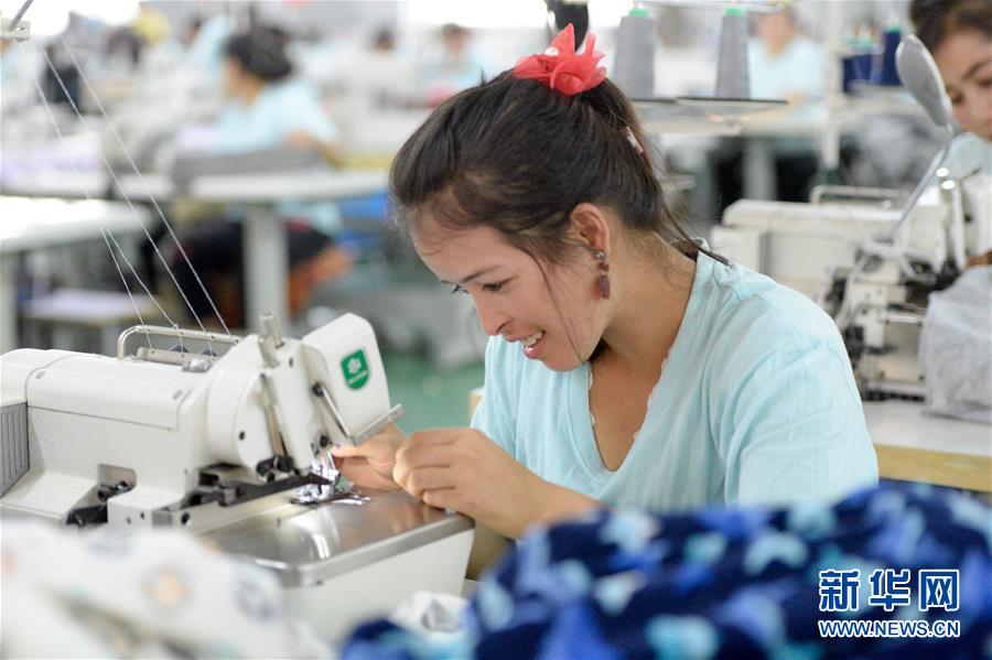 (決戰(zhàn)決勝脫貧攻堅·圖文互動)(2)“她力量”托起南疆脫貧攻堅“新引擎”