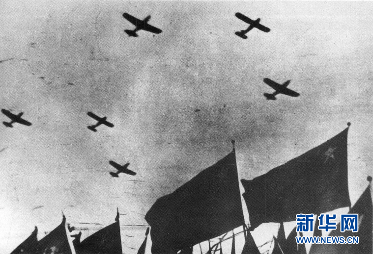 （新華全媒頭條·人民空軍70年·圖文互動(dòng)）（1）陽光照耀奮飛的航程——黨中央、中央軍委和習(xí)主席關(guān)心人民空軍建設(shè)發(fā)展紀(jì)實(shí)