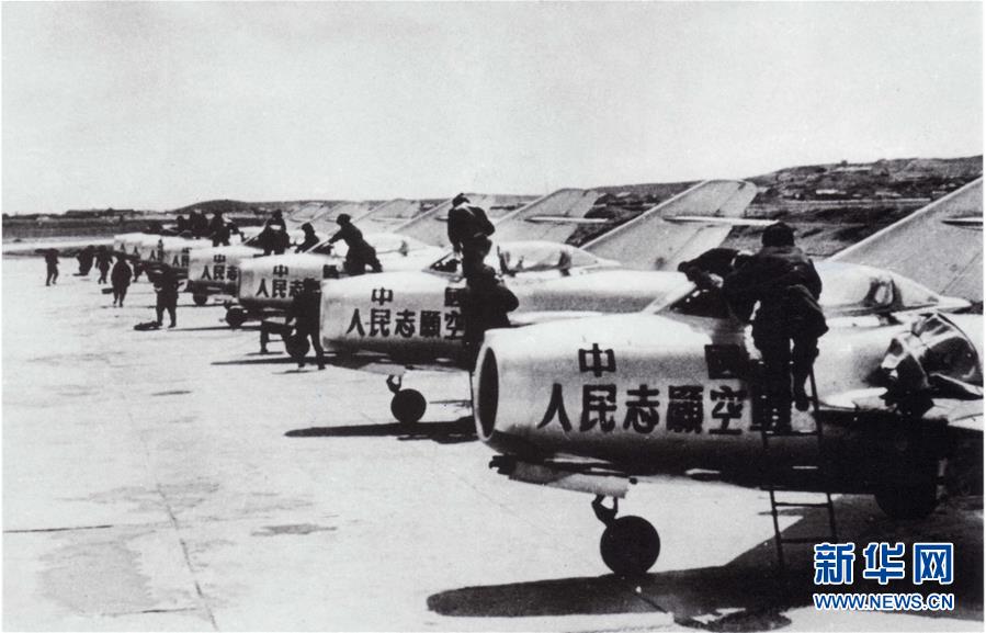 （新華全媒頭條·人民空軍70年·圖文互動(dòng)）（3）陽光照耀奮飛的航程——黨中央、中央軍委和習(xí)主席關(guān)心人民空軍建設(shè)發(fā)展紀(jì)實(shí)