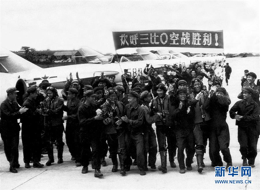 （新華全媒頭條·人民空軍70年·圖文互動(dòng)）（4）陽光照耀奮飛的航程——黨中央、中央軍委和習(xí)主席關(guān)心人民空軍建設(shè)發(fā)展紀(jì)實(shí)