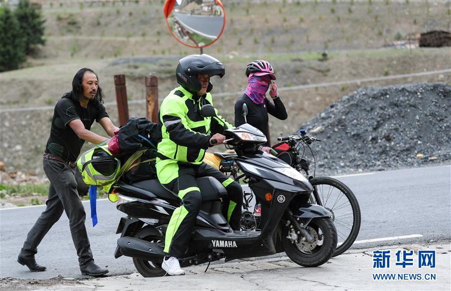 （新華全媒頭條·圖文互動）（10）格?；ㄩ_滿天路——寫在川藏公路通車65周年之際
