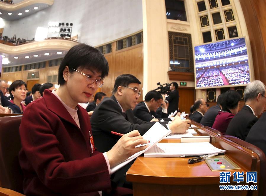 （兩會&middot;圖片故事）（1）全國人大代表馬恒燕：讓城鄉(xiāng)學(xué)生共享&ldquo;互聯(lián)網(wǎng)+教育&rdquo;優(yōu)質(zhì)資源