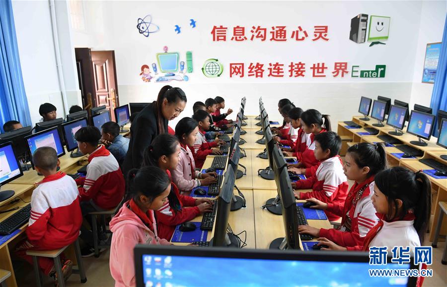 (新華全媒頭條·圖文互動(dòng))(8)上下同心再出發(fā)——習(xí)近平總書(shū)記同出席2019年全國(guó)兩會(huì)人大代表、政協(xié)委員共商國(guó)是紀(jì)實(shí)