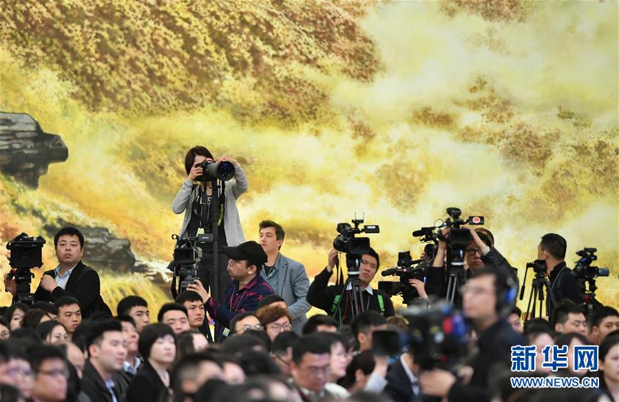 （兩會&middot;XHDW）（18）李克強總理會見中外記者