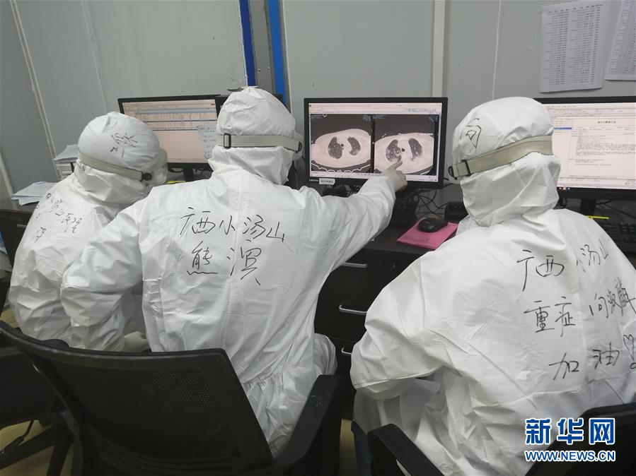 （圖文互動）（2）“哪里有任務，哪里就有黨旗飄揚”——廣西黨員“白衣戰士”奮戰抗疫一線見聞