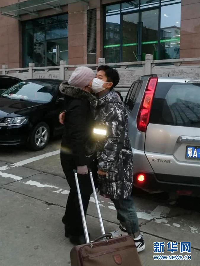 （一線抗疫群英譜·圖文互動）（3）大學生志愿者譚藝西：在武漢，我和媽媽共戰“疫”
