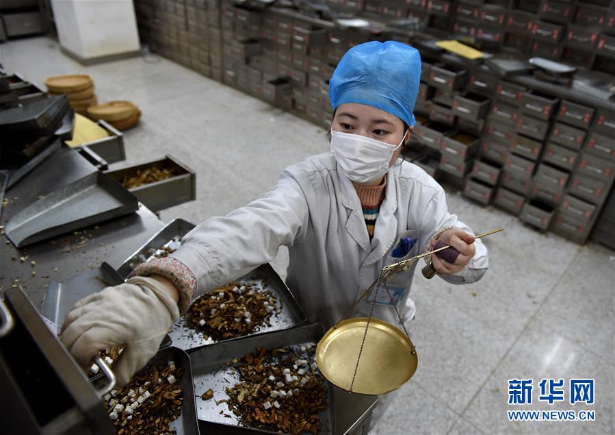 （聚焦疫情防控·圖文互動）（14）分秒必爭！一切為了治病救人——中國抗疫生命至上的生動實踐