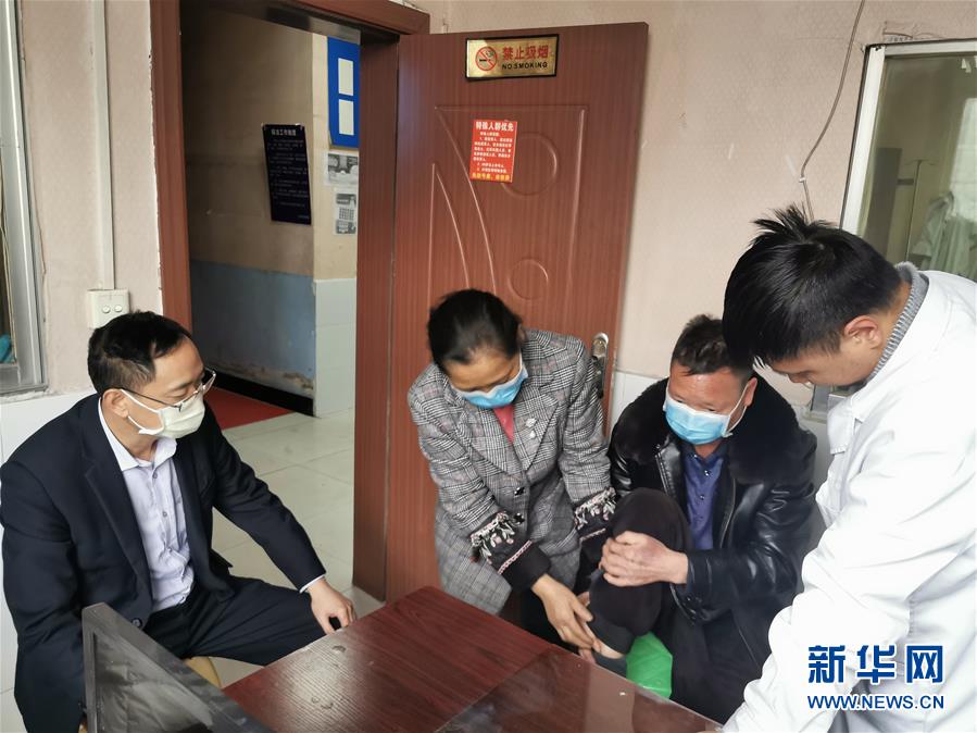 （在習(xí)近平新時(shí)代中國特色社會主義思想指引下——新時(shí)代新作為新篇章·習(xí)近平總書記關(guān)切事·圖文互動）（8）增強(qiáng)困難群眾對疫情影響的抵抗力