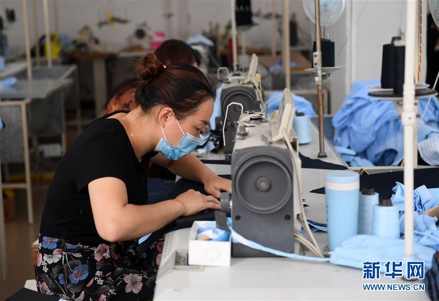 (在習近平新時代中國特色社會主義思想指引下——新時代新作為新篇章·習近平總書記關切事·圖文互動)(4)讓每一個角落都感受到幸福的溫情——人口較少民族在脫貧攻堅大潮中的奮進故事