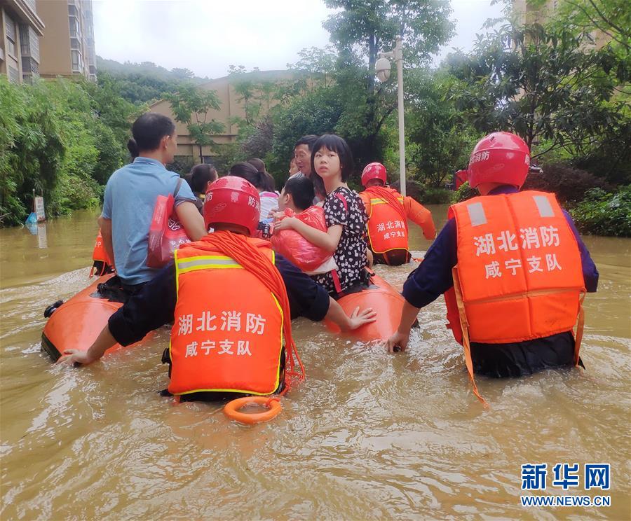 （圖文互動(dòng)）（1）搶險(xiǎn)！群眾的安全高于一切——湖北統(tǒng)籌部署緊急應(yīng)對(duì)洪澇災(zāi)害