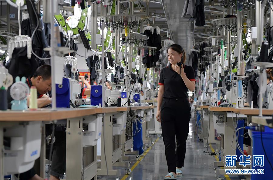 (走向我們的小康生活·圖文互動)(5)“一件衣裳”,藏著脫貧致富新天地