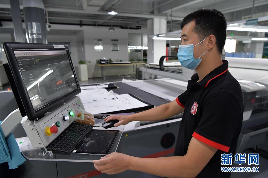 (走向我們的小康生活·圖文互動)(6)“一件衣裳”,藏著脫貧致富新天地