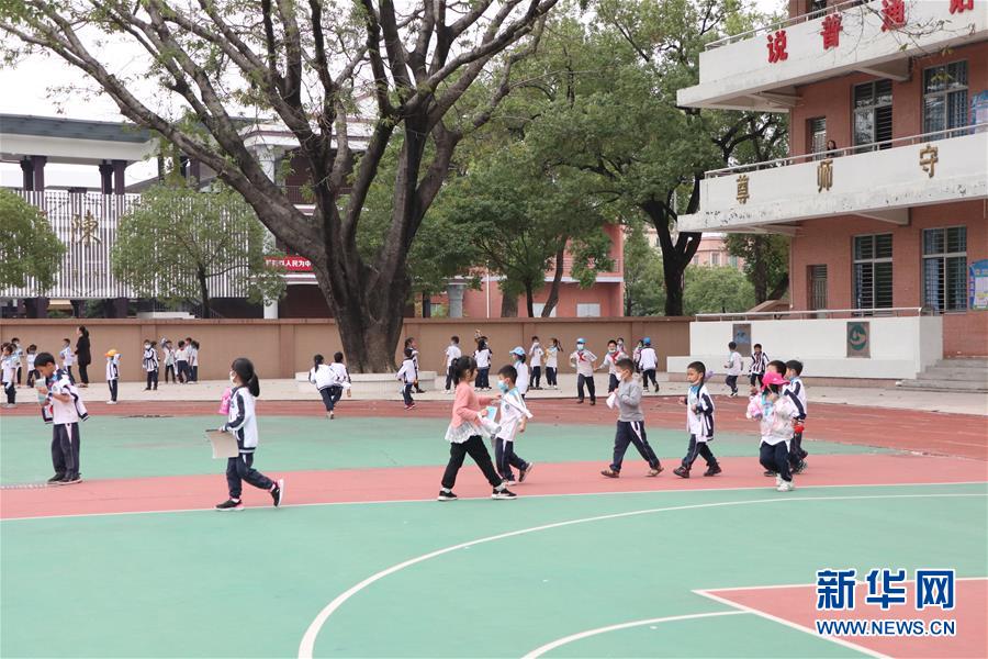 （全面建成小康社會“百城千縣萬村調研行”·圖文互動）（4）產(chǎn)業(yè)強起來 精神富起來——廣東潢涌“落后地”變“明星村”的小康之路