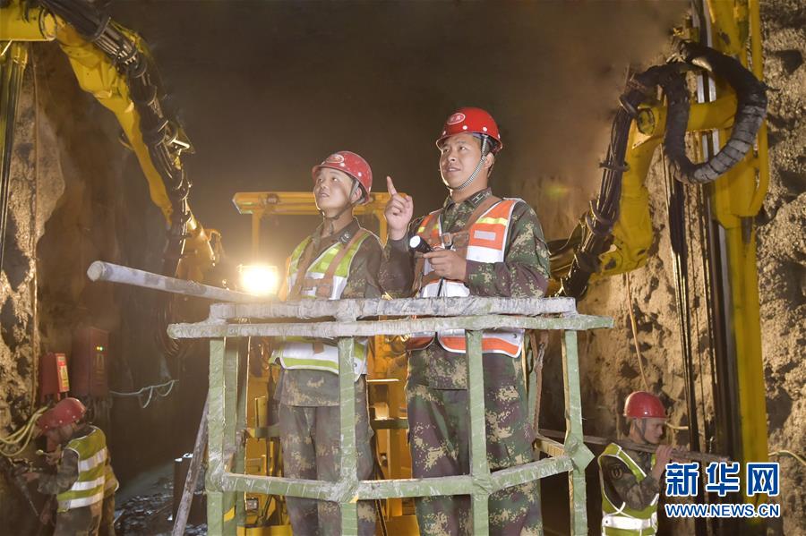 (代表委員履職·圖文互動)(1)把創新成果融入國防工程建設——全國人大代表沙子呷履職記