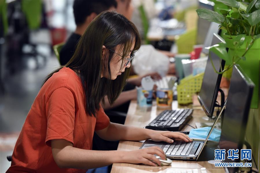 (新華全媒頭條·兩會特別報道)(3)攻堅克難贏未來——從政府工作報告看2020年中國發展走向