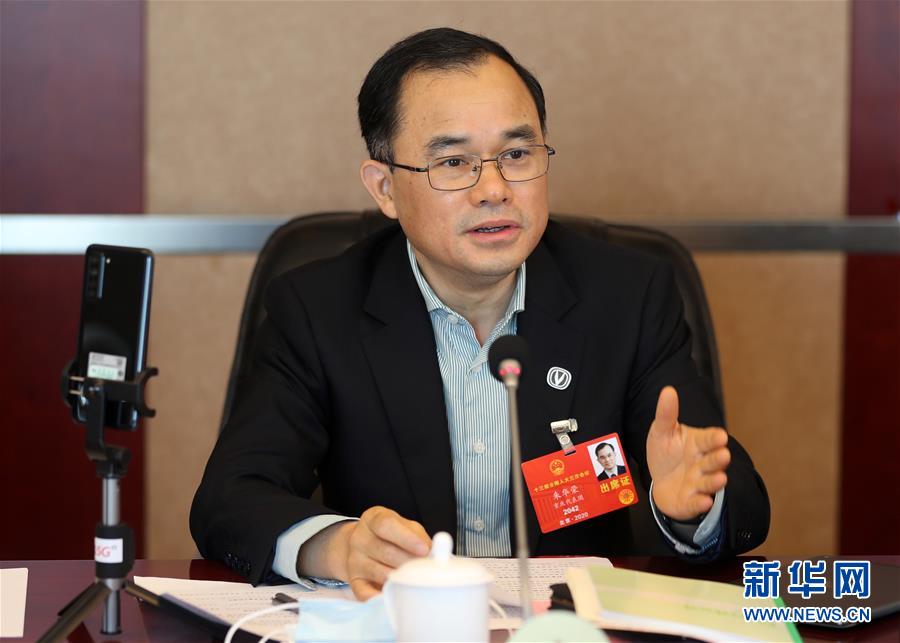 （兩會(huì)&middot;熱點(diǎn)畫(huà)報(bào)）（4）代表委員建言統(tǒng)籌做好經(jīng)濟(jì)社會(huì)發(fā)展工作