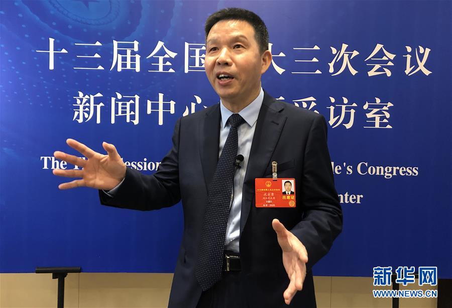 （兩會&middot;熱點畫報）（8）代表委員建言統籌做好經濟社會發展工作