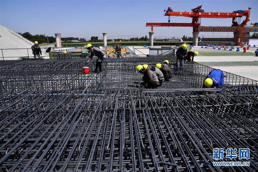 （兩會&middot;熱點畫報）（17）代表委員建言統(tǒng)籌做好經(jīng)濟(jì)社會發(fā)展工作