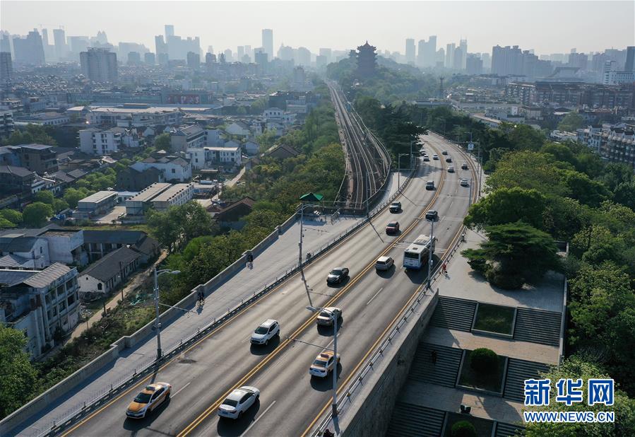 （新華全媒頭條&middot;圖文互動(dòng)）（13）從人民中汲取磅礴力量&mdash;&mdash;習(xí)近平總書(shū)記同出席2020年全國(guó)兩會(huì)人大代表、政協(xié)委員共商國(guó)是紀(jì)實(shí)