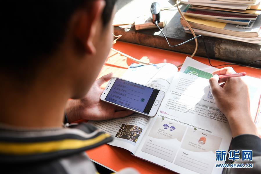 （新華全媒頭條&middot;圖文互動(dòng)）（21）從人民中汲取磅礴力量&mdash;&mdash;習(xí)近平總書(shū)記同出席2020年全國(guó)兩會(huì)人大代表、政協(xié)委員共商國(guó)是紀(jì)實(shí)