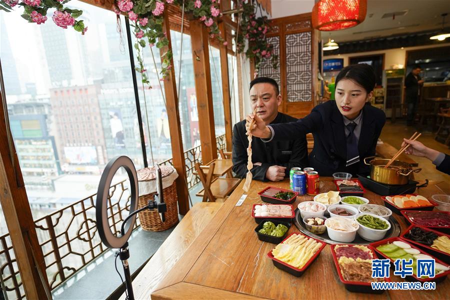 (在習(xí)近平新時代中國特色社會主義思想指引下——新時代新作為新篇章·習(xí)近平總書記關(guān)切事·圖文互動)(1)順勢而為開新局——新就業(yè)形態(tài)發(fā)展觀察